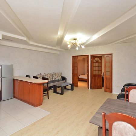 Apartment In Abovyan Street, Yerevan Exterior photo